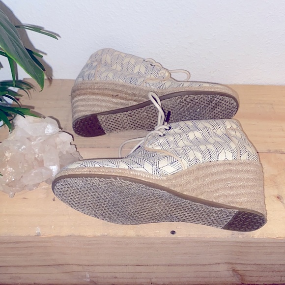 RARE Tom's Dessert Wedge Bootie - Picture 4 of 8